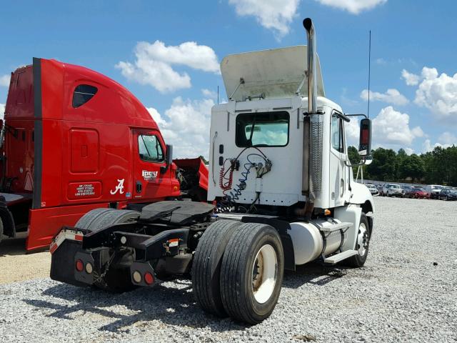 1FUBA5CG17LX86310 - 2007 FREIGHTLINER CONVENTION WHITE photo 4