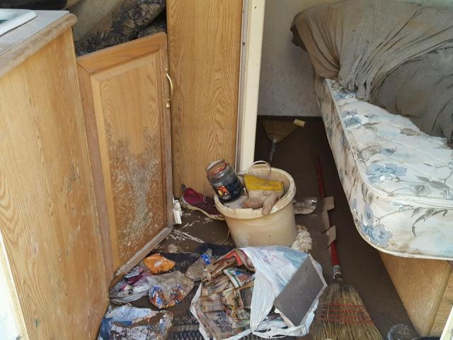 1LC2A4L2XYD253197 - 2000 SUNL CAMPER TRL BEIGE photo 9