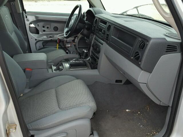1J8HG48K16C363225 - 2006 JEEP COMMANDER SILVER photo 5