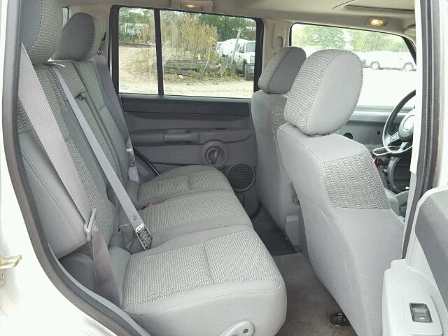 1J8HG48K16C363225 - 2006 JEEP COMMANDER SILVER photo 6