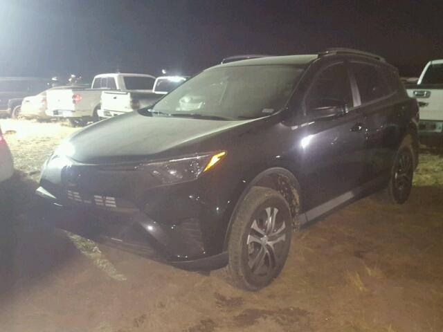 2T3ZFREVXHW320755 - 2017 TOYOTA RAV4 LE Qara foto 2