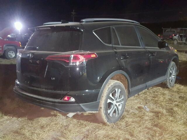 2T3ZFREVXHW320755 - 2017 TOYOTA RAV4 LE Qara foto 4