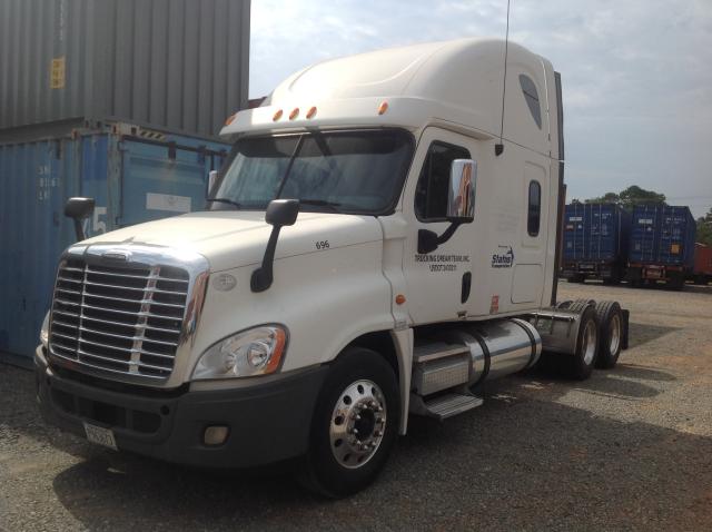 1FUJGLDR6ALAP6229 - 2010 FREIGHTLINER CASCADIA 1 WHITE photo 2