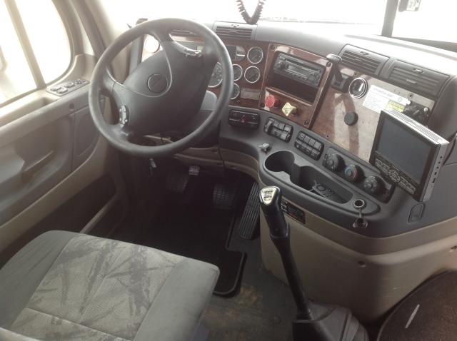 1FUJGLDR6ALAP6229 - 2010 FREIGHTLINER CASCADIA 1 WHITE photo 6