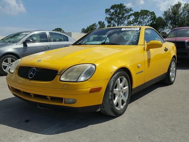 WDBKK47FXWF076429 - 1998 MERCEDES-BENZ SLK 230 KO YELLOW photo 2