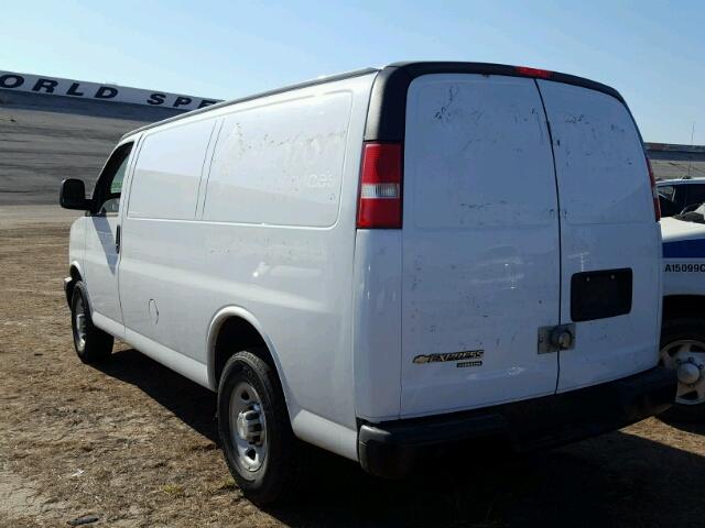 1GCWGFCF7F1120339 - 2015 CHEVROLET EXPRESS G2 WHITE photo 3