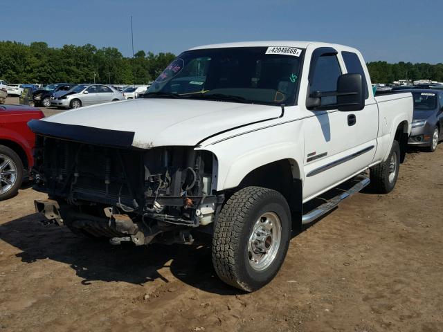 1GTHC29173E104316 - 2003 GMC SIERRA C25 WHITE photo 2