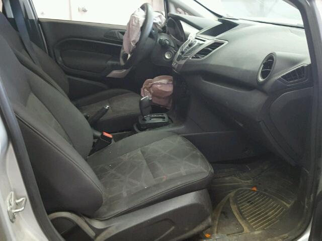 3FADP4BJ6BM145785 - 2011 FORD FIESTA SE SILVER photo 5