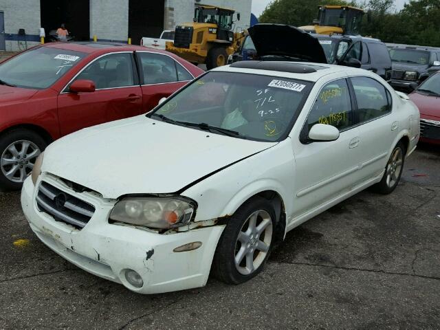 JN1DA31A92T300440 - 2002 NISSAN MAXIMA WHITE photo 2