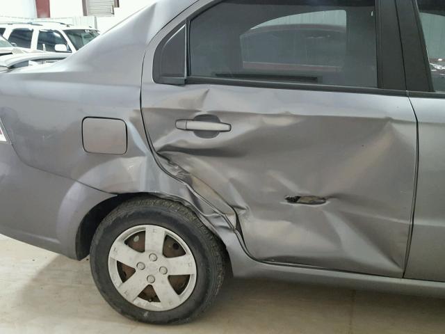 KL1TD56EX9B626858 - 2009 CHEVROLET AVEO LS SILVER photo 9