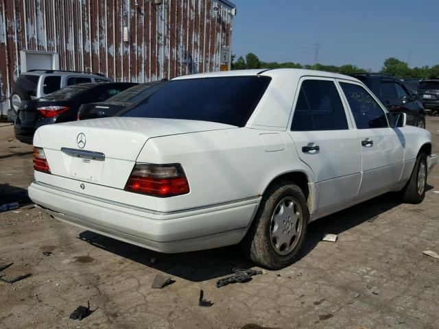 WDBEA32E1SC204111 - 1995 MERCEDES-BENZ E 320 BASE WHITE photo 4