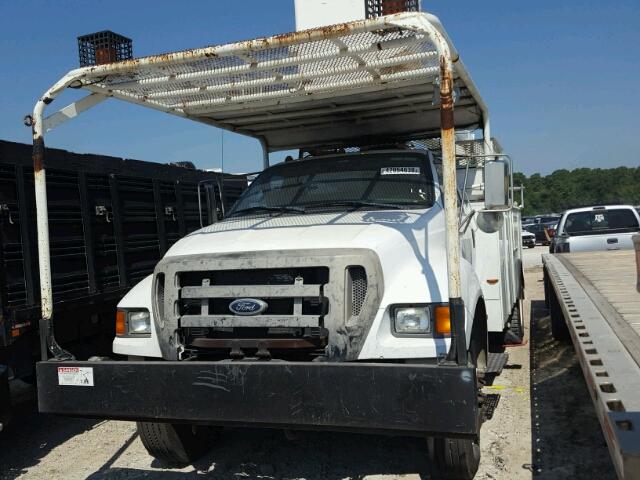 3FRXF76T14V684709 - 2004 FORD F750 SUPER WHITE photo 2