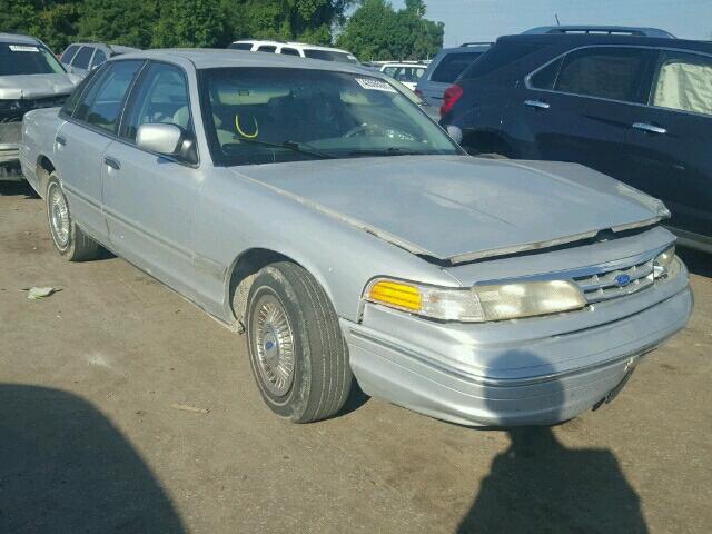 2FALP73WXVX163349 - 1997 FORD CROWN VICT SILVER photo 1