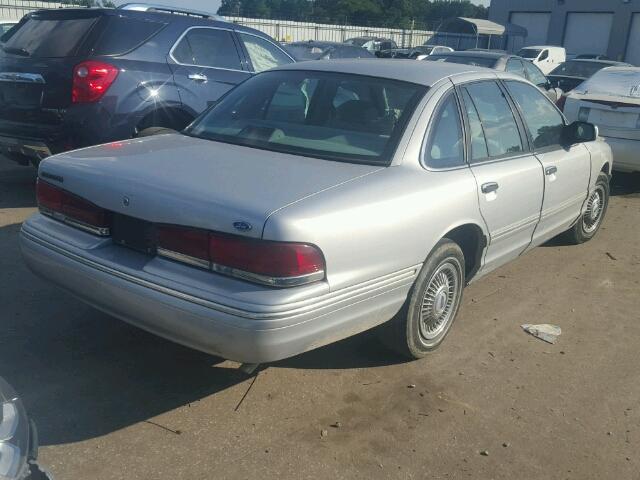 2FALP73WXVX163349 - 1997 FORD CROWN VICT SILVER photo 4