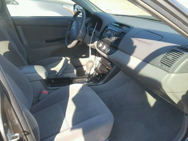 4T1BF32K35U615726 - 2005 TOYOTA CAMRY LE ნაცრისფერი ფოტო 5