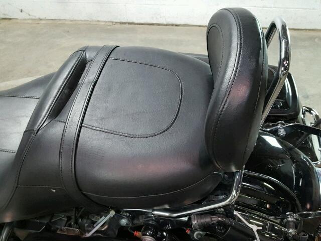 1HD1FC415BB644493 - 2011 HARLEY-DAVIDSON FLHTCU BLACK photo 19