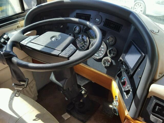 1RF120618X2007638 - 1999 ROADMASTER RAIL DYANASTER TAN photo 5