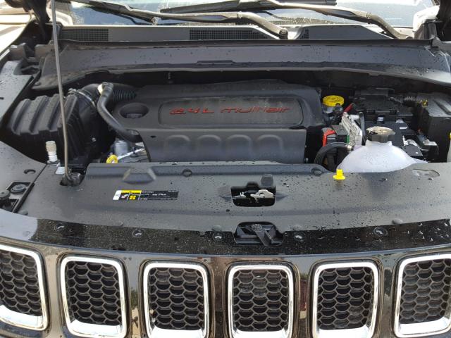 3C4NJCAB7JT319159 - 2018 JEEP COMPASS SP Серый фото 7