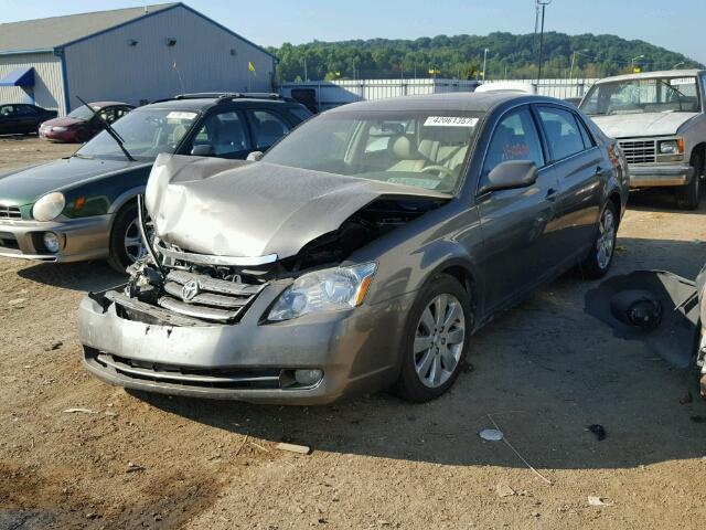 4T1BK36B55U020642 - 2005 TOYOTA AVALON GRAY photo 2