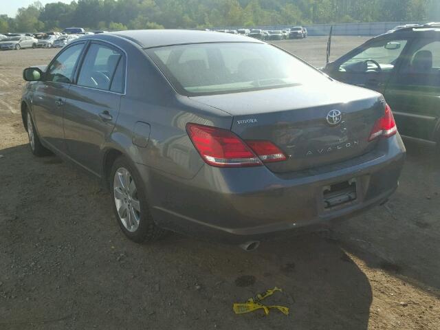 4T1BK36B55U020642 - 2005 TOYOTA AVALON GRAY photo 3