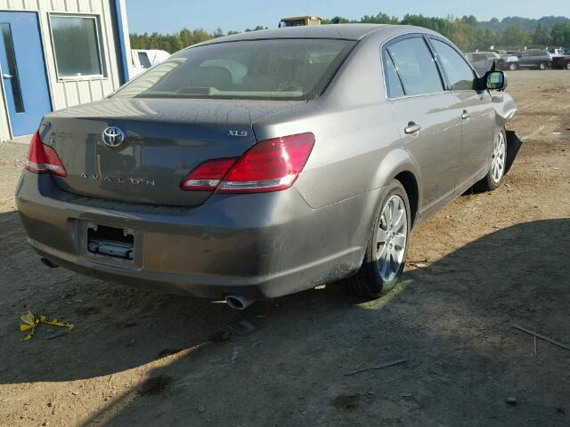 4T1BK36B55U020642 - 2005 TOYOTA AVALON GRAY photo 4