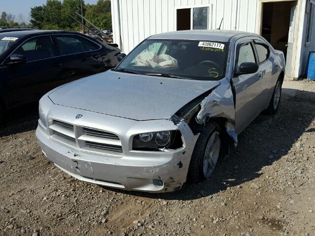 2B3KA43G68H318221 - 2008 DODGE CHARGER SILVER photo 2