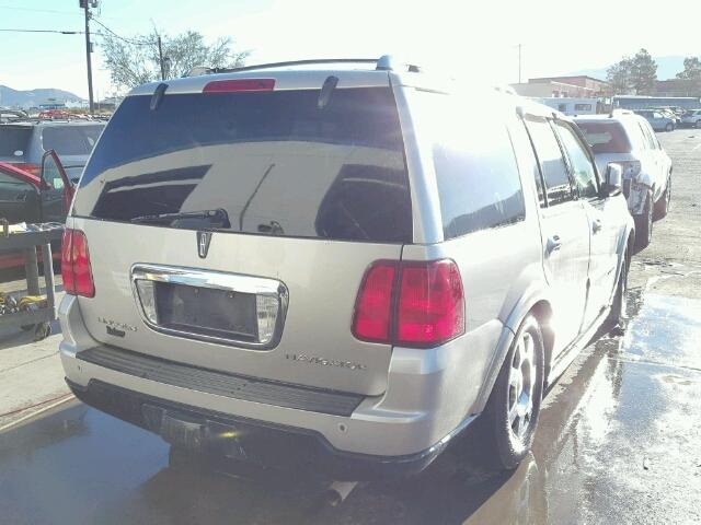 5LMFU28505LJ22043 - 2005 LINCOLN NAVIGATOR 银色 照片 4