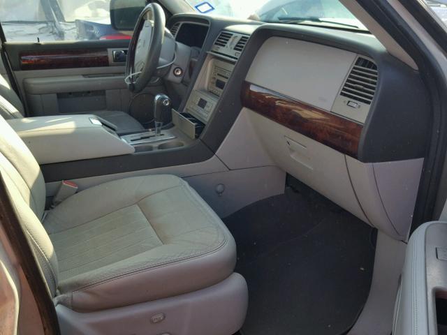 5LMFU28505LJ22043 - 2005 LINCOLN NAVIGATOR 银色 照片 5