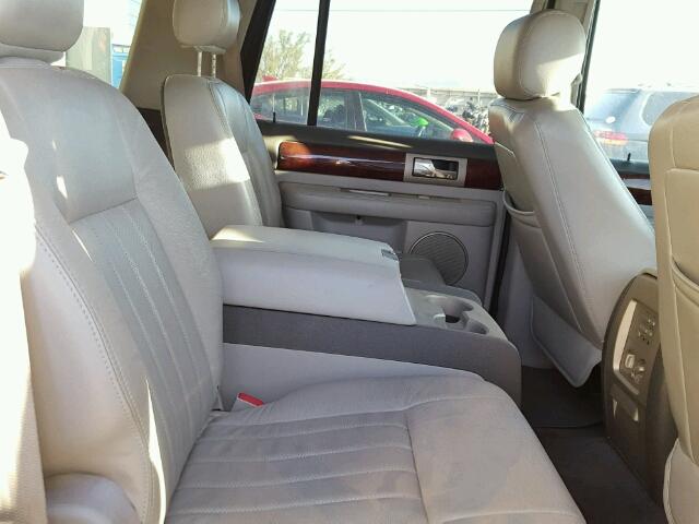 5LMFU28505LJ22043 - 2005 LINCOLN NAVIGATOR 银色 照片 6