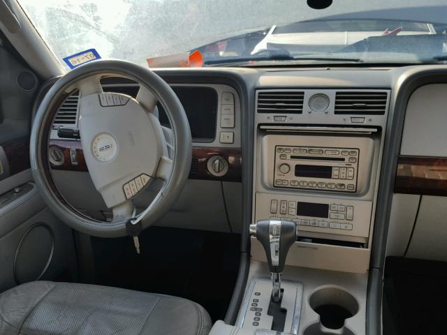 5LMFU28505LJ22043 - 2005 LINCOLN NAVIGATOR 银色 照片 9