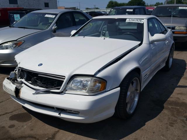 WDBFA68F71F196681 - 2001 MERCEDES-BENZ SL 500 WHITE photo 2