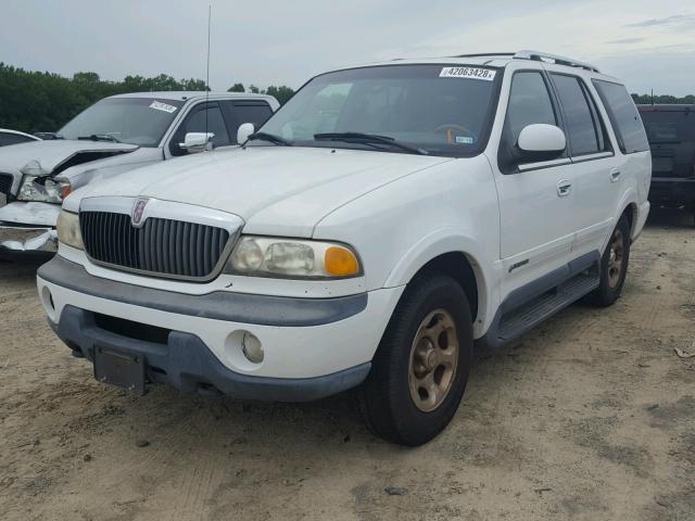 5LMPU28AXXLJ29702 - 1999 LINCOLN NAVIGATOR WHITE photo 2