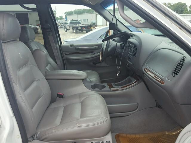 5LMPU28AXXLJ29702 - 1999 LINCOLN NAVIGATOR WHITE photo 5