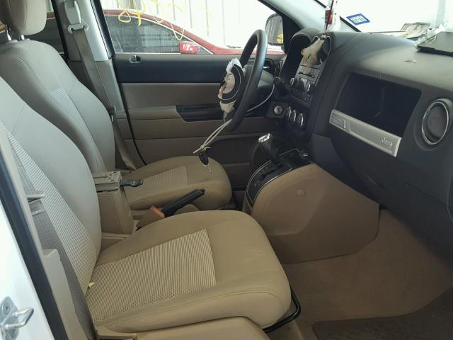 1C4NJCBA3ED602384 - 2014 JEEP COMPASS SP WHITE photo 5