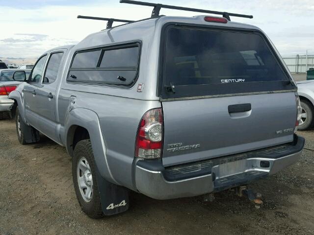 3TMMU4FNXEM062557 - 2014 TOYOTA TACOMA DOU SILVER photo 3