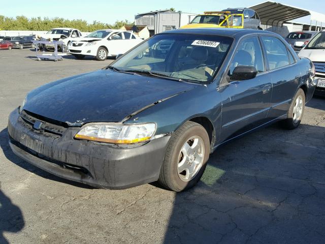 1HGCG165XWA008497 - 1998 HONDA ACCORD EX GREEN photo 2