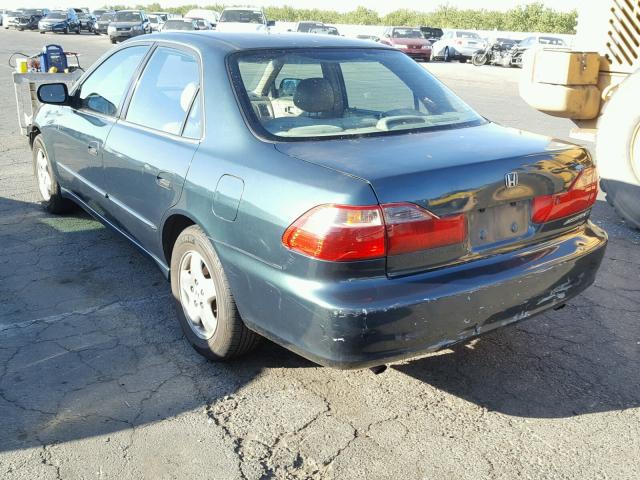 1HGCG165XWA008497 - 1998 HONDA ACCORD EX GREEN photo 3