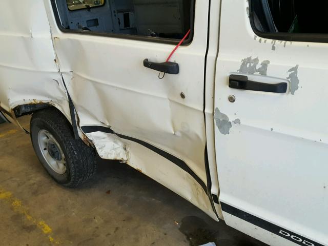 2B7HB11YX2K139299 - 2002 DODGE RAM VAN B1 WHITE photo 9