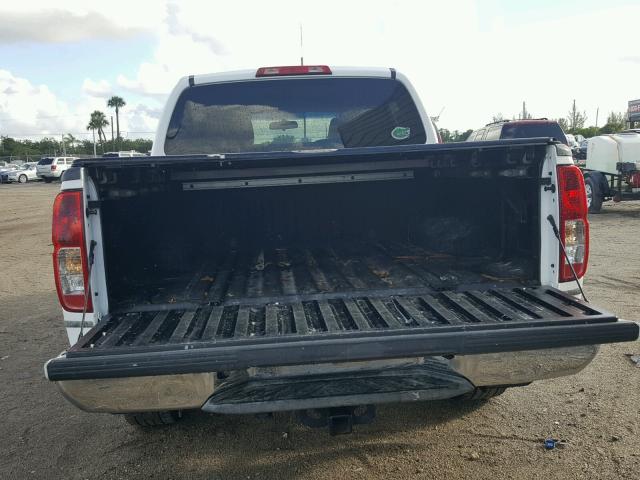 1N6AD07U78C426275 - 2008 NISSAN FRONTIER C WHITE photo 9