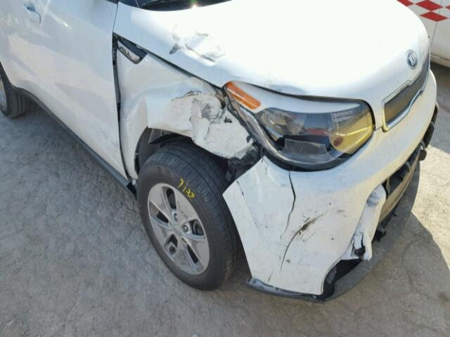 KNDJN2A21F7122304 - 2015 KIA SOUL WHITE photo 9