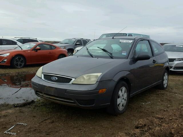 1FAFP31N97W166211 - 2007 FORD FOCUS GRAY photo 2