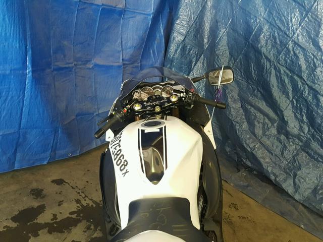 JS1GX72B8H2100438 - 2017 SUZUKI GSX1300 RA WHITE photo 5