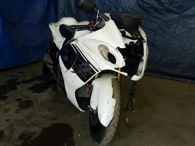 JS1GX72B8H2100438 - 2017 SUZUKI GSX1300 RA WHITE photo 9