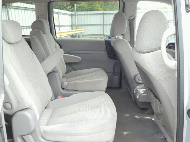 KNDMB133886197418 - 2008 KIA SEDONA SILVER photo 6