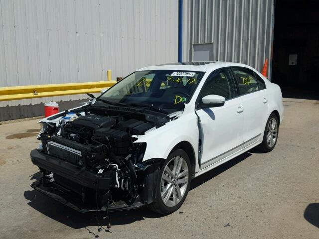 3VWL17AJ6HM390053 - 2017 VOLKSWAGEN JETTA WHITE photo 2