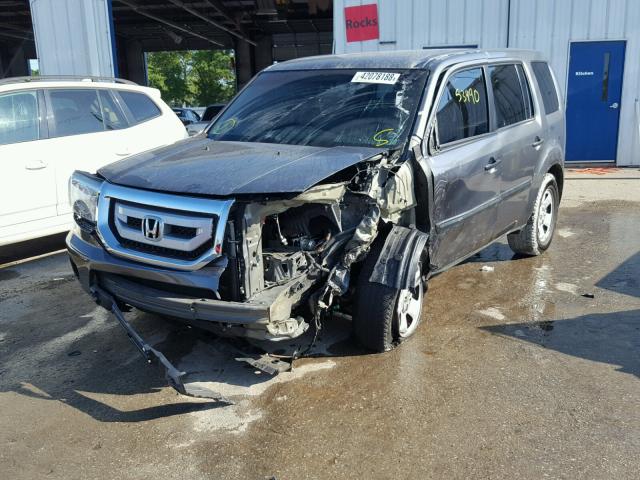 5FNYF3H2XBB007342 - 2011 HONDA PILOT LX GRAY photo 2