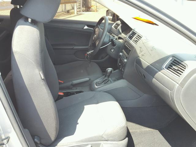 3VW2K7AJ9EM300267 - 2014 VOLKSWAGEN JETTA BASE 银色 照片 5