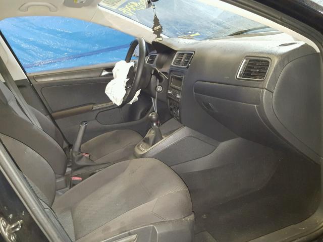 3VW1K7AJ1CM328203 - 2012 VOLKSWAGEN JETTA BASE BLACK photo 5