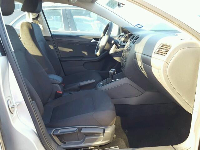3VW2K7AJ9FM401519 - 2015 VOLKSWAGEN JETTA BASE SILVER photo 5