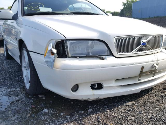 YV1NC53D22J029029 - 2002 VOLVO C70 WHITE photo 9